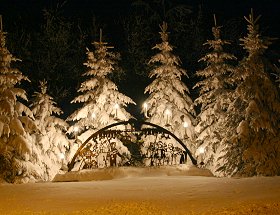 Einer der großen Metallschwibbbogen im Stadtgebiet