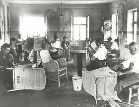 Nostalgiebild Möbelherstellung für Kreuzfahrtschiffe ca. 1910