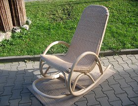 Schaukelstuhl aus Rattanholz